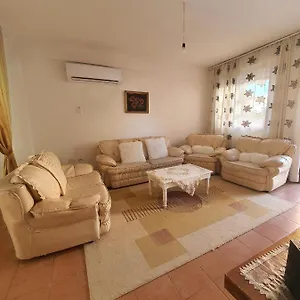 Hébergement de vacances Spacious House With A Big Garden And Fire Pit