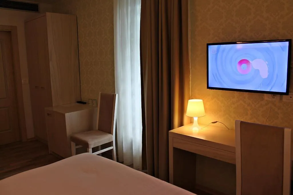 Capital Tirana Hotel Bruçi